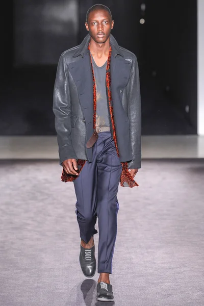 Look 10